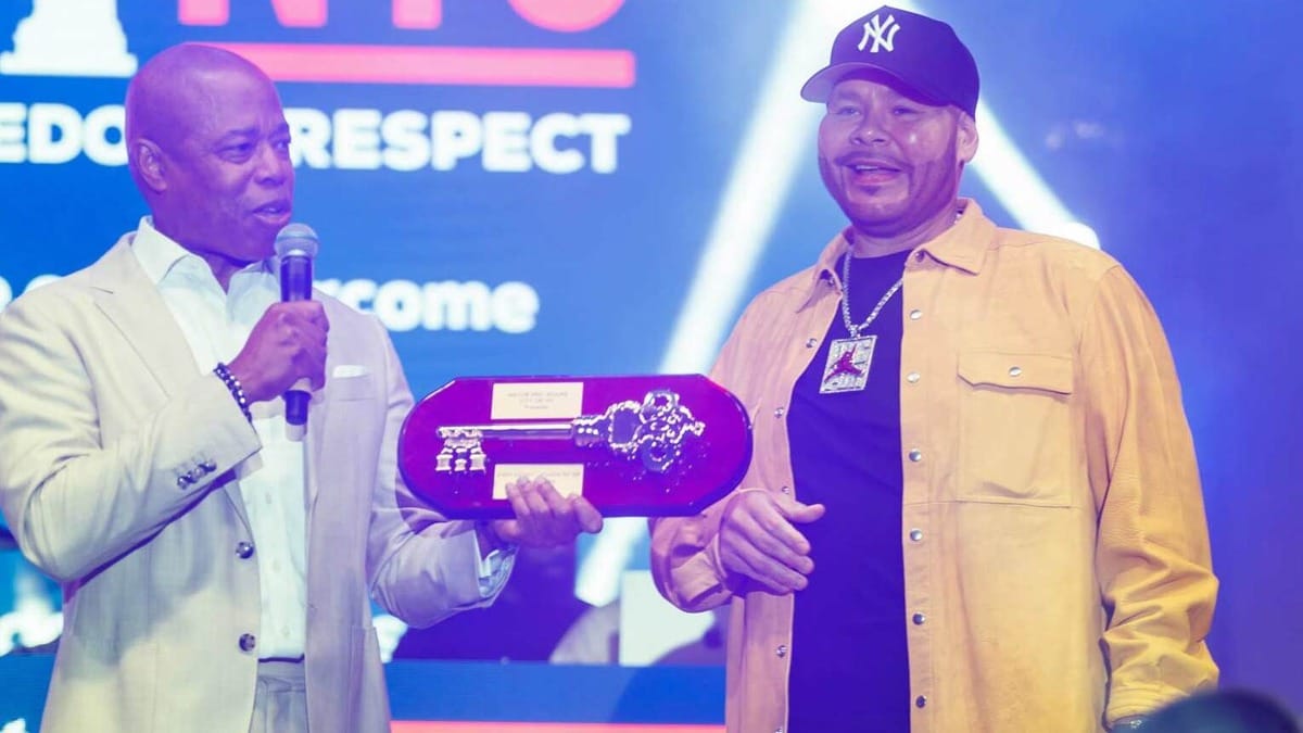 Fat Joe recebe a chave da cidade de Nova York em evento no Bronx