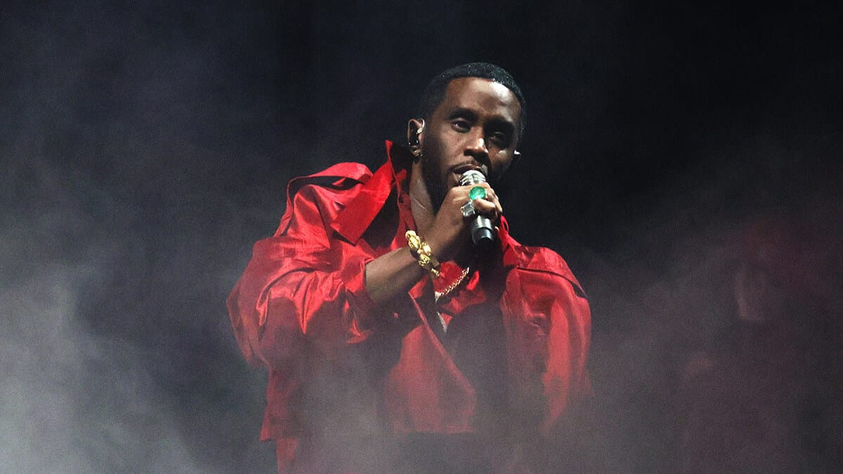 Advogado de Diddy fala sobre os 1.000 frascos de óleo de bebê apreendidos Advogado de Diddy fala sobre os 1.000 frascos de óleo de bebê apreendidos