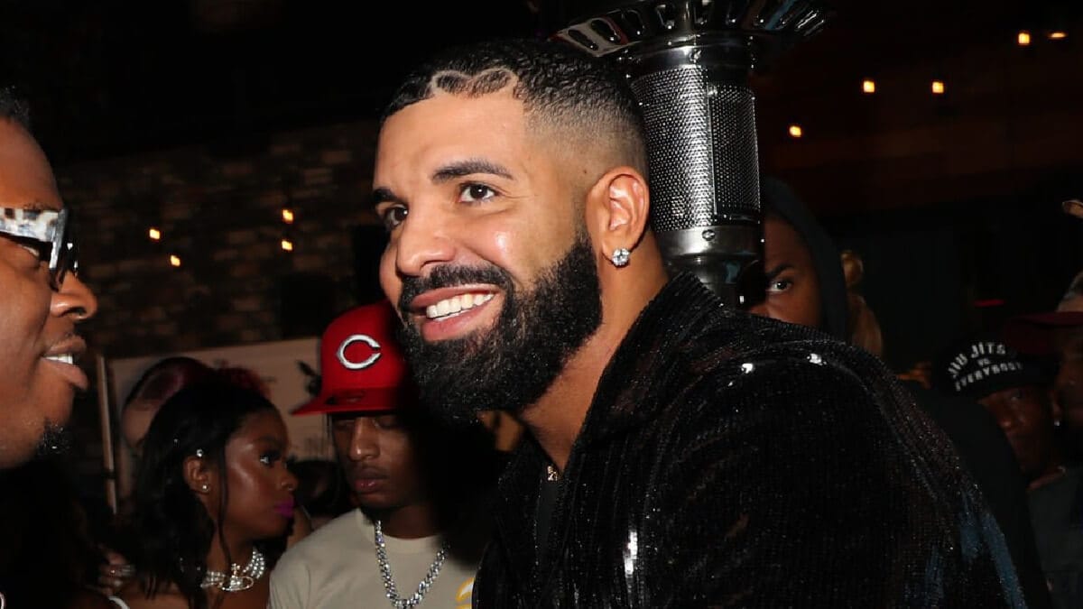 Drake releva que está trabalhando em um novo álbum solo