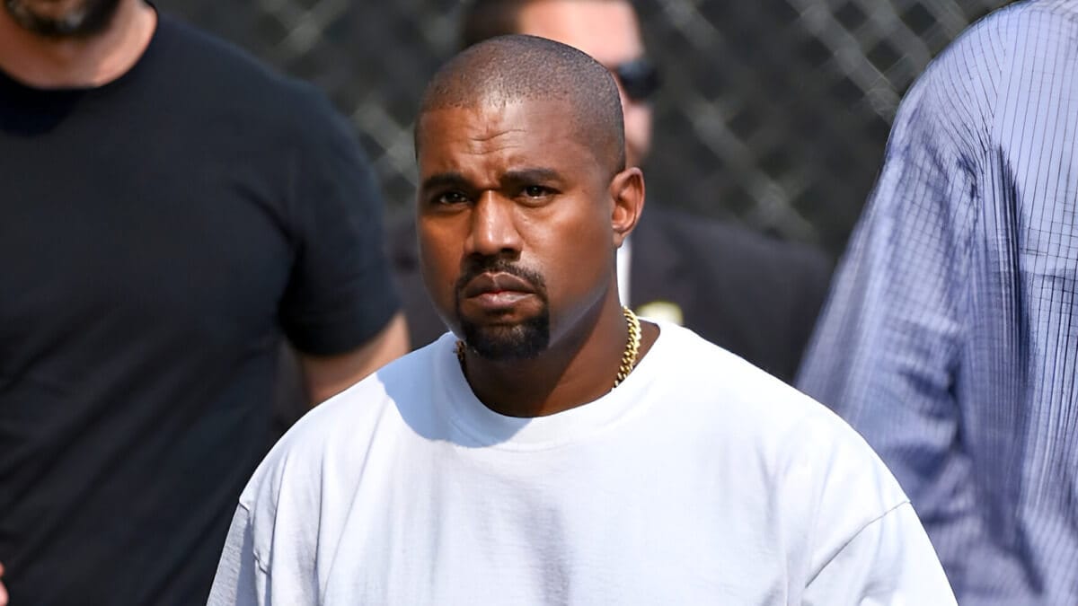 Kanye West disponibiliza 'Donda 2' em todas as plataformas de streaming