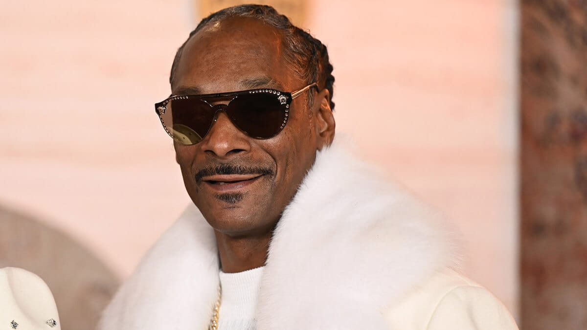 Snoop Dogg revela novo álbum 'Iz It a Crime?' inspirado por polêmica