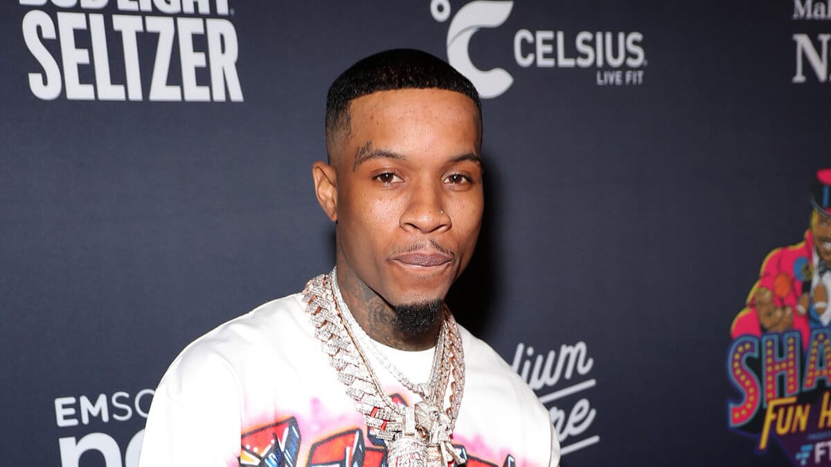Tory Lanez será transferido de presídio após ser esfaqueado
