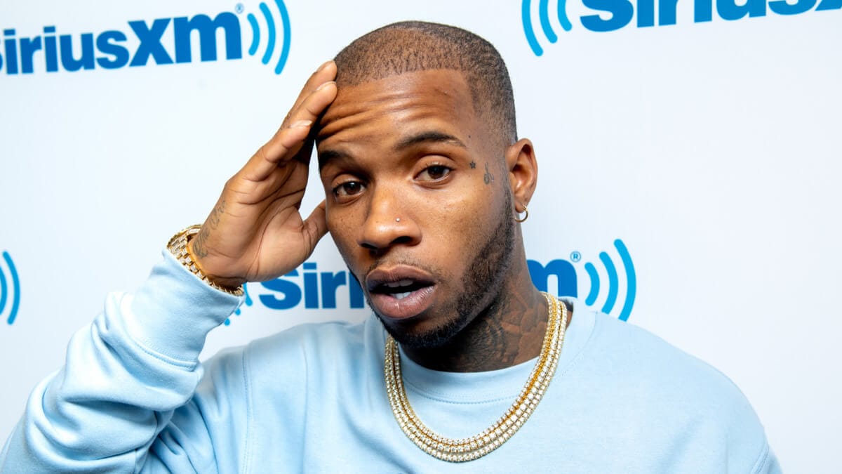 Vídeo vazado mostra Tory Lanez sendo brutalmente esfaqueado na prisão