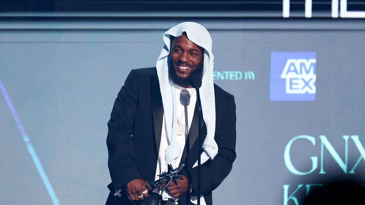 Kendrick Lamar se destaca no BET Awards 2025 ao conquistar cinco prêmios Kendrick Lamar se destaca no BET Awards 2025 ao conquistar cinco prêmios