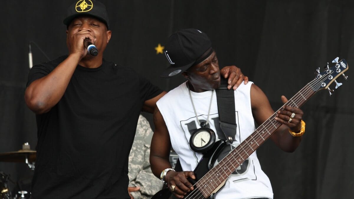 Public Enemy lança o álbum 'Black Sky Over The Projects: Apartment 2025' de surpresa