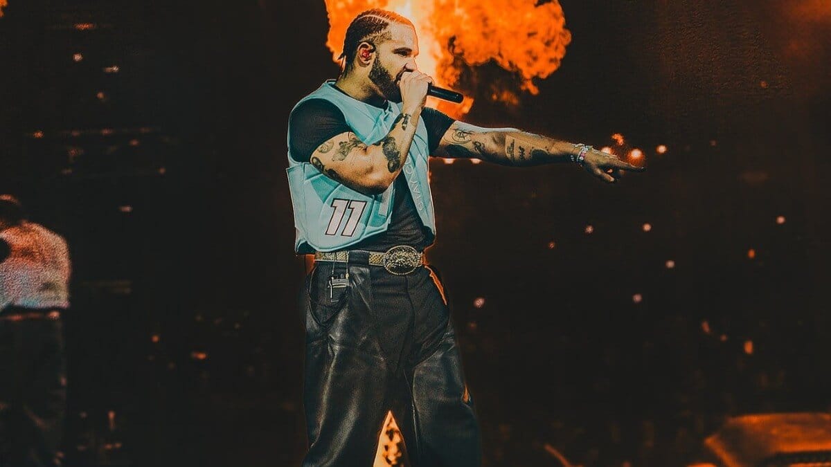 Drake reage à plateia xingando Kendrick Lamar durante show