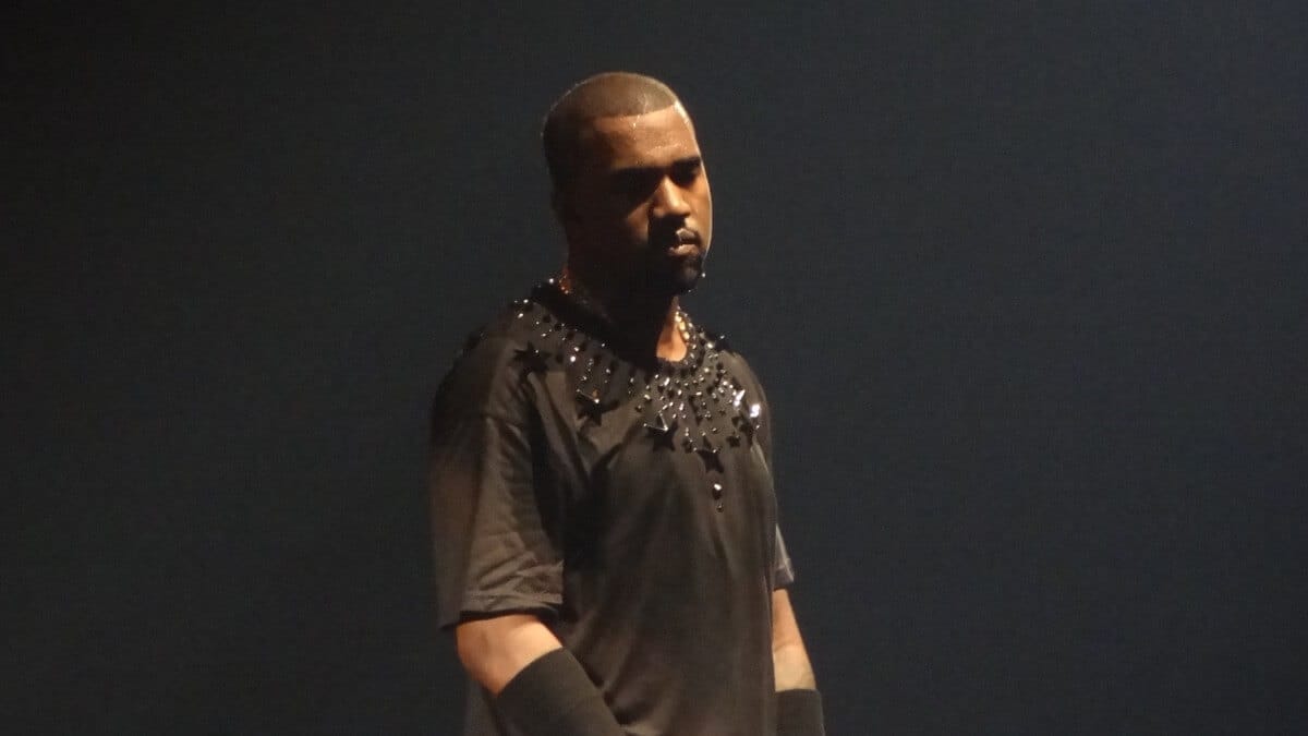 Kanye West é acusado de abuso sexual por ex-assistente