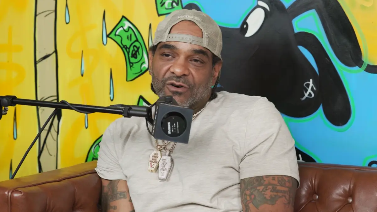 Jim Jones afirma ter um catálogo melhor que 90% dos rappers de Nova York Jim Jones afirma ter um catálogo melhor que 90% dos rappers de Nova York